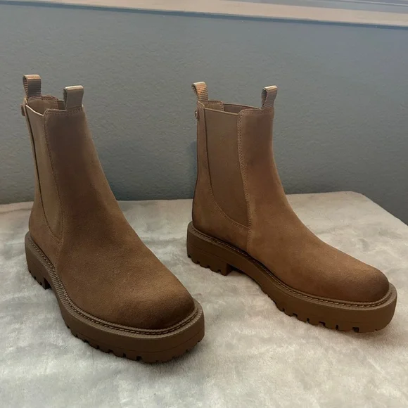 Sam Edelman's Laguna Chelsea Boot Almond Taupe - Picture 4 of 7